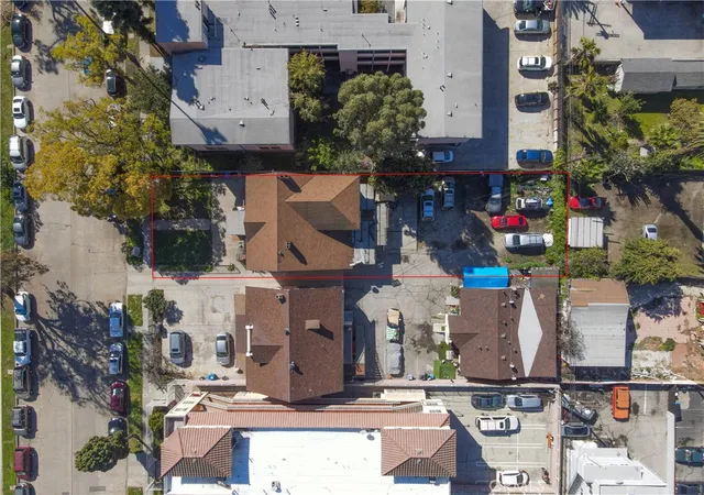 Photo 2 of Multi family home for sale at 1619 S St Andrews Pl, Los Angeles, CA 90019 | MLS# SB26211176 | Listing updated on 2026-10-07