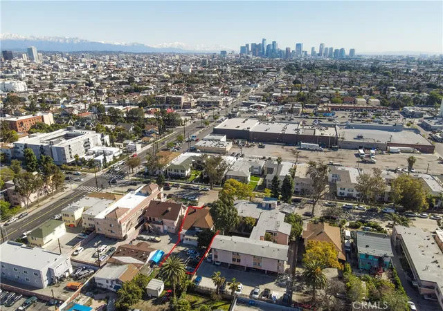 Photo 3 of Multi family home for sale at 1619 S St Andrews Pl, Los Angeles, CA 90019 | MLS# SB26211176 | Listing updated on 2026-10-07