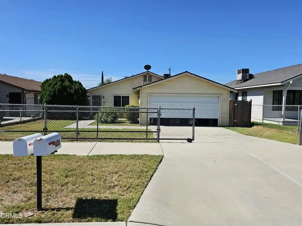 Listing Photo 1 - Condo for sale in 420 E B St located at 420 E B St, Colton, CA 92324 - Unit 420 E B St