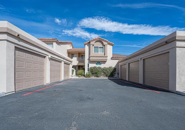 Listing Photo 4 - Condo for sale in building located at 78171 Crimson Ct, La Quinta, CA 92253