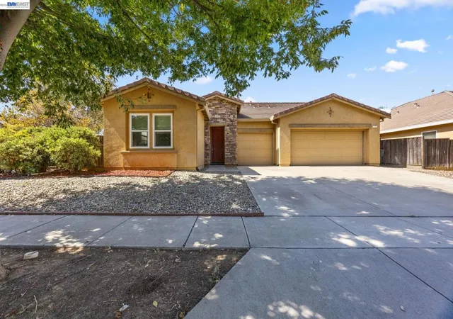 Single family home for sale at 257 Orchid Ln, Patterson, CA 95363 | MLS# 41149645