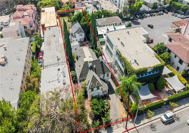Photo 3 of House for sale at 8620 Holloway Dr, West Hollywood, CA 90069 | MLS# SR26211226 | Listing updated on 2026-09-29