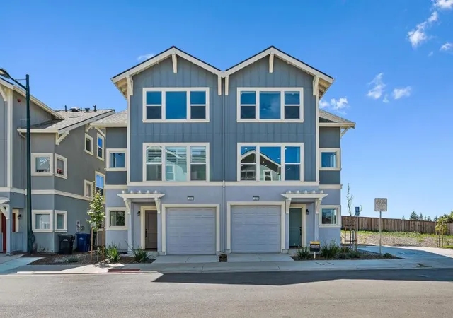 Townhouse for sale at 105 Skyline Vista Way, Watsonville, CA 95076 | MLS# ML82062884