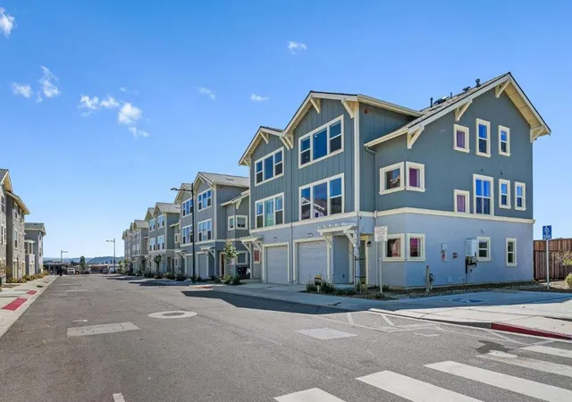 Photo 2 of Townhouse for sale at 105 Skyline Vista Way, Watsonville, CA 95076 | MLS# ML82062884 | Listing updated on 2026-10-12
