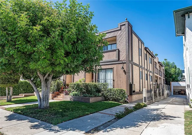 Listing Photo 1 - Condo for sale in building located at 1137 N Maryland Ave, Glendale, CA 91207 - Unit #4