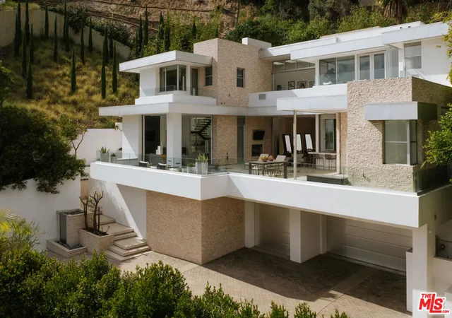 Photo 2 of Mansion for sale at 9311 Readcrest Dr, Beverly Hills, CA 90210 | MLS# 26994081 | Listing updated on 2026-10-06