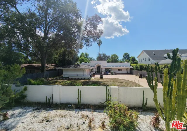 Photo 2 of Single family home for sale at 23460 Hatteras St, Woodland Hills, CA 91367 | MLS# 26993717 | Listing updated on 2026-10-06