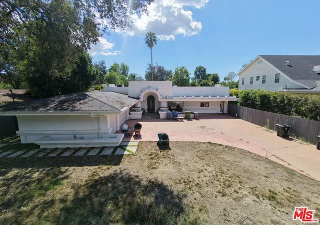 Photo 3 of Single family home for sale at 23460 Hatteras St, Woodland Hills, CA 91367 | MLS# 26993717 | Listing updated on 2026-10-06