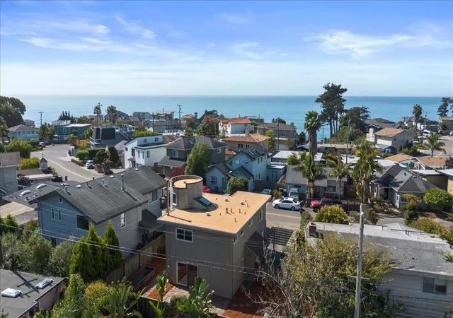 Photo 3 of Single family home for sale at 526 Middlefield Dr, Aptos, CA 95003 | MLS# ML82062544 | Listing updated on 2026-10-12