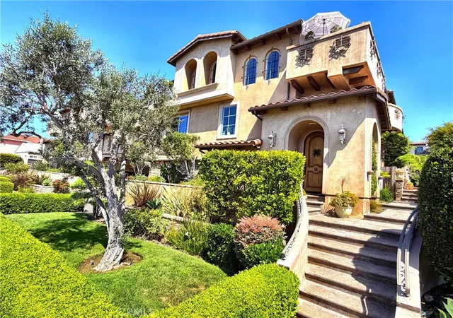 Photo 2 of Townhouse for sale at 706 S Pacific Coast, Redondo Beach, CA 90277 | MLS# SB26211513 | Listing updated on 2026-10-11