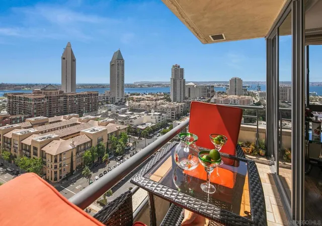 Listing Photo 1 - Condo for sale in building located at 700 Front St, San Diego, CA 92101 - Unit #1303