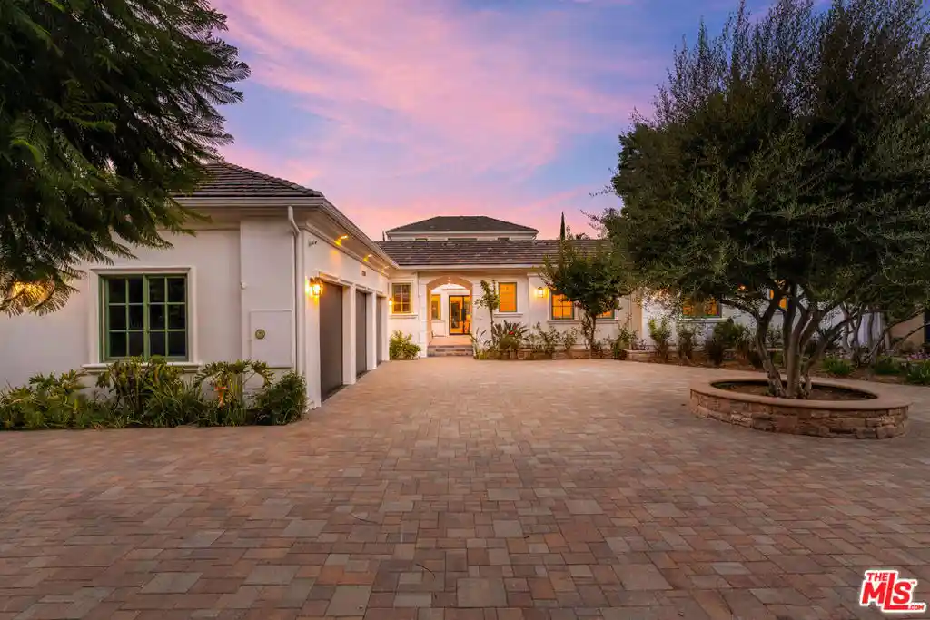 Photo 1 of Mansion for sale at 23334 Ostronic Dr, Woodland Hills, CA 91367 | MLS# 26991905 | Listing updated on 2026-10-15