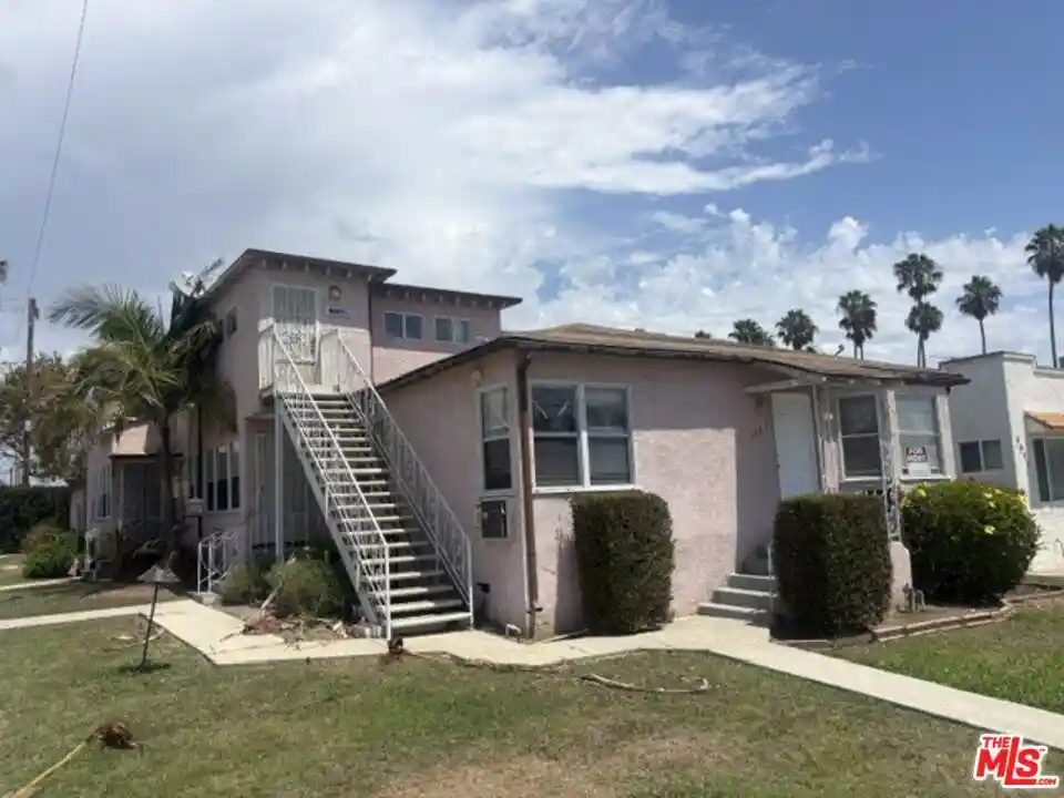 Listing Photo 1 - Condo for sale in 3873 W 54th St located at 3873 W 54th St, Los Angeles, CA 90043 - Unit 3873 W 54th Street