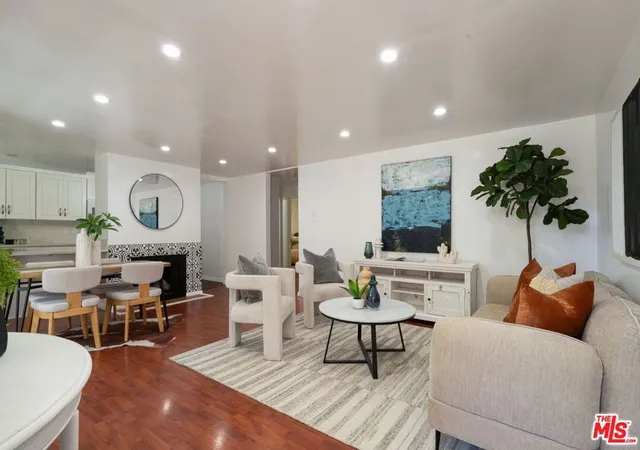 Listing Photo 4 - Condo for sale in building located at 1917 11Th St, Santa Monica, CA 90404 - Unit #2