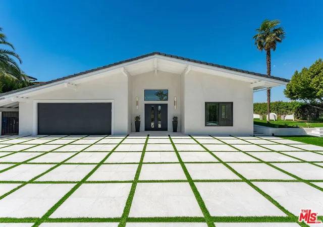 Photo 3 of Single family home for sale at 23935 Park Belmonte, Calabasas, CA 91302 | MLS# 26986577 | Listing updated on 2026-10-06