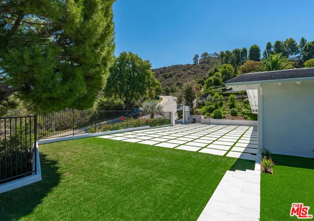 Photo 3 of Single family home for sale at 23935 Park Belmonte, Calabasas, CA 91302 | MLS# 26986577 | Listing updated on 2026-10-06