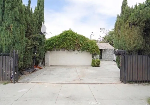 Photo 1 of Single family home for sale at 815 West 134th, Compton, CA 90222 | MLS# DW26211520 | Listing updated on 2026-10-03