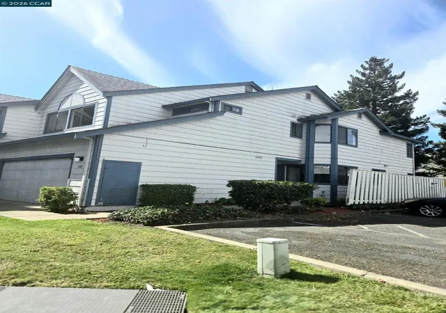 Listing Photo 2 - Condo for sale in building located at 301 Delmonte Wy, Pinole, CA 94564 - Unit #END