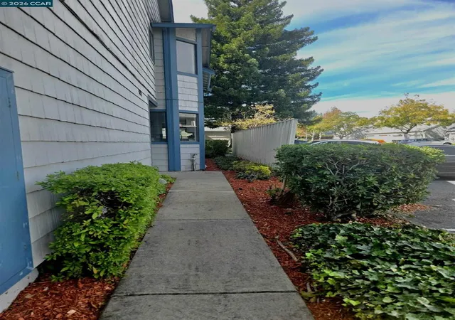 Listing Photo 1 - Condo for sale in building located at 301 Delmonte Wy, Pinole, CA 94564 - Unit #END