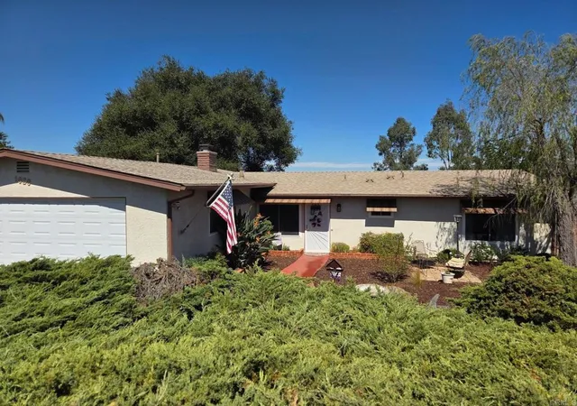 Photo 2 of Single family home for sale at 1020 La Solana, Fallbrook, CA 92028 | MLS# NDP2609027 | Listing updated on 2026-10-04
