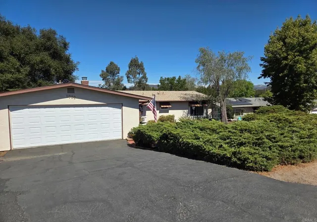 Photo 3 of Single family home for sale at 1020 La Solana, Fallbrook, CA 92028 | MLS# NDP2609027 | Listing updated on 2026-10-04