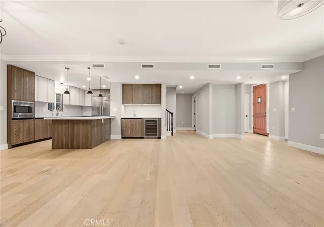 Listing Photo 5 - Condo for sale in building located at 188 S Sierra Madre Blvd, Pasadena, CA 91107 - Unit #4