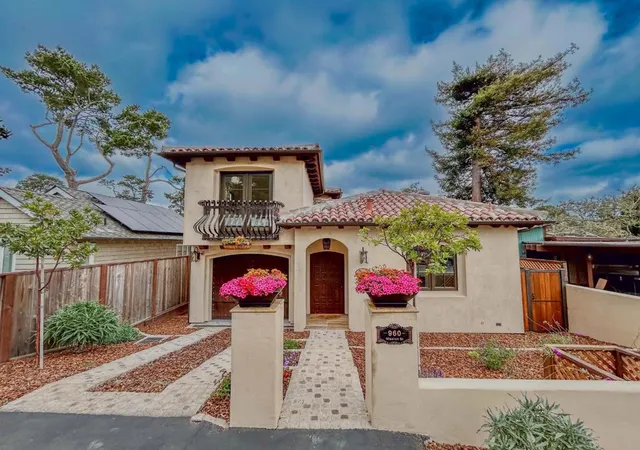 Photo 2 of Single family home for sale at 960 Ne Mission St, Carmel, CA 93921 | MLS# ML82062942 | Listing updated on 2026-10-12