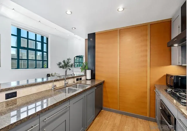 Photo 4 of Condo for sale at 700 W East St #403, San Diego, CA 92101 | MLS# 260023688SD | Listing updated on 2026-09-29