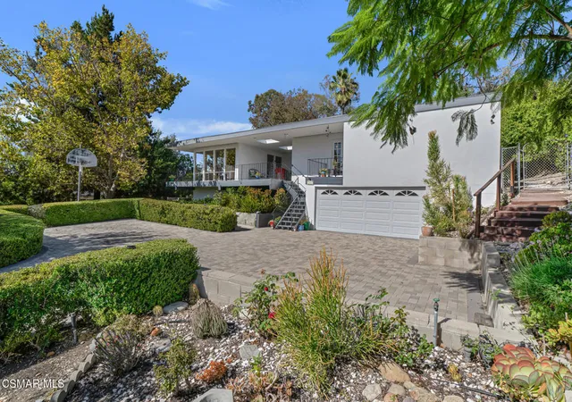 Photo 2 of Single family home for sale at 1082 La Cresta Dr, Thousand Oaks, CA 91362 | MLS# 226004624 | Listing updated on 2026-10-08