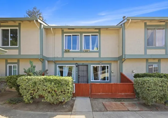 Townhouse for sale at 725 Balfour Dr, San Jose, CA 95111 | MLS# ML82062946