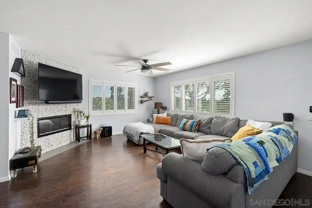 Listing Photo 2 - Condo for sale in 3716 Fairlindo Wy located at 3716 Fairlindo Wy, National City, CA 91950 - Unit 3716 Fairlindo Way