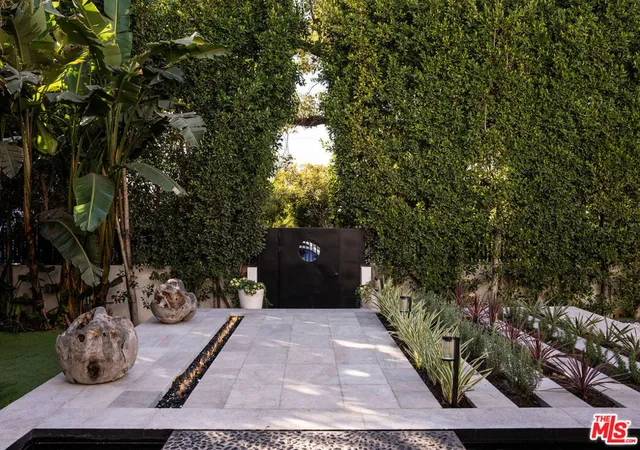 Photo 3 of Mansion for sale at 810 N Orlando Ave, West Hollywood, CA 90069 | MLS# 26993943 | Listing updated on 2026-10-07