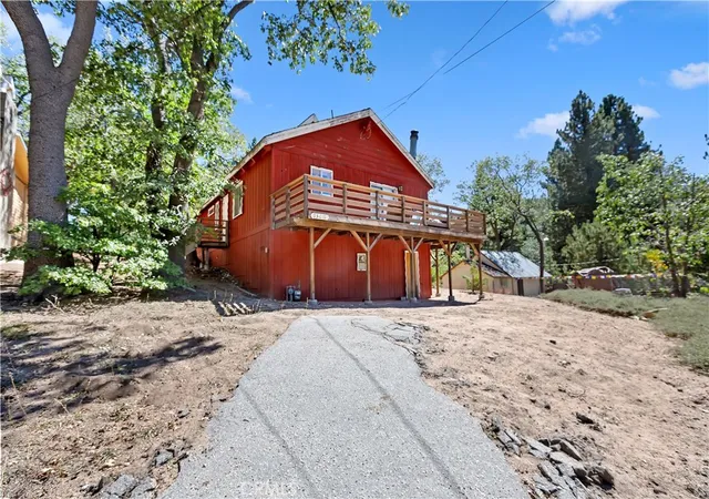 Photo 1 of Single family home for sale at 33616 Holcomb Crk, Green Valley Lake, CA 92341 | MLS# IV26209648 | Listing updated on 2026-10-02