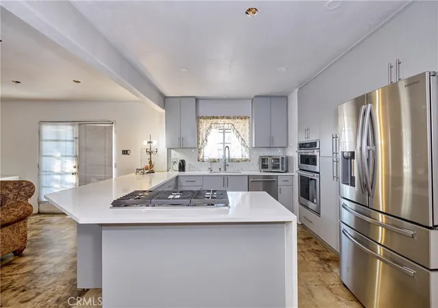 Photo 3 of Sale Pending at 9195 Alder Ave, Fontana, CA 92335 | MLS# IV26209696 | Listing updated on 2026-10-30
