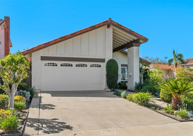 Photo 3 of Single family home for sale at 3432 Eboe St, Irvine, CA 92606 | MLS# OC26211616 | Listing updated on 2026-10-12