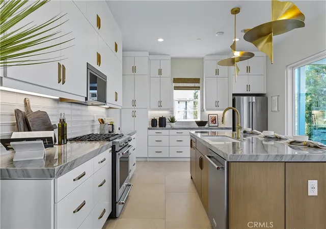 Listing Photo 2 - Condo for sale in building located at 2445 Liv Wy, Montebello, CA 90640