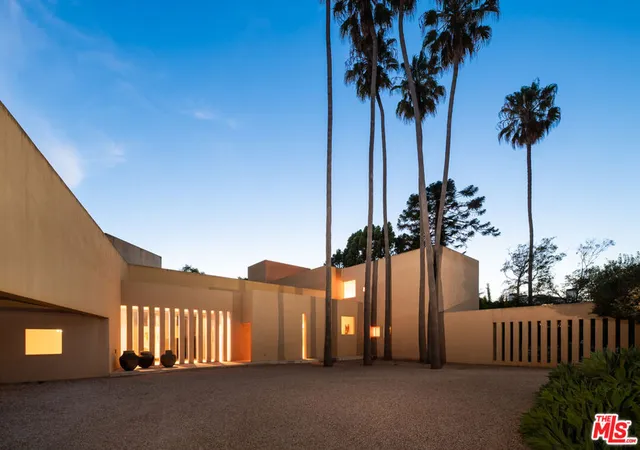 Photo 1 of Mansion for sale at 223 N Carmelina Ave, Los Angeles, CA 90049 | MLS# 26989257 | Listing updated on 2026-10-09