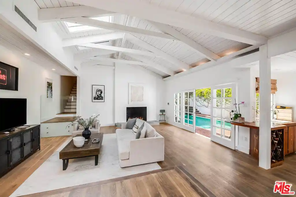 Photo 1 of Single family home for sale at 9828 Easton Dr, Beverly Hills, CA 90210 | MLS# 26994469 | Listing updated on 2026-10-27
