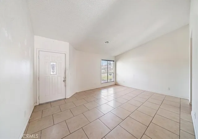 Photo 4 of Single family home for sale at 14399 Navarro Ct, Victorville, CA 92395 | MLS# CV26197375 | Listing updated on 2026-09-30