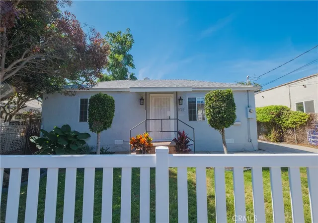 Photo 1 of Single family home for sale at 609 N Crane Ave, Compton, CA 90221 | MLS# DW26211465 | Listing updated on 2026-10-12