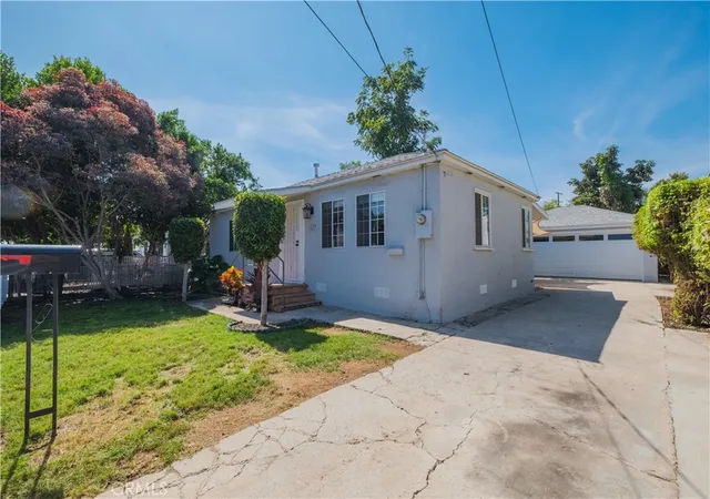 Photo 3 of Single family home for sale at 609 N Crane Ave, Compton, CA 90221 | MLS# DW26211465 | Listing updated on 2026-10-12