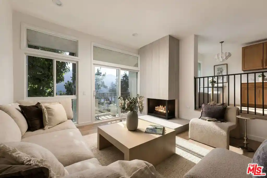 Townhouse for sale at 1698 Palisades Dr, Pacific Palisades, CA 90272 | MLS# 26994379