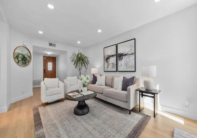 Listing Photo 4 - Condo for sale in building located at 532 1/2 Via De La Valle, Solana Beach, CA 92075
