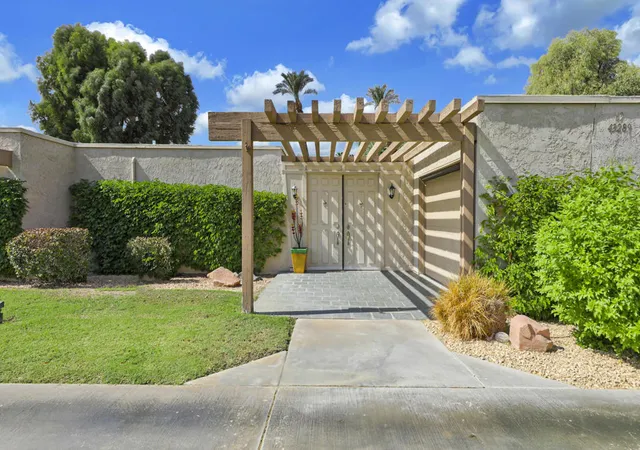 Listing Photo 4 - Condo for sale in building located at 43289 Lacovia Dr, Bermuda Dunes, CA 92203