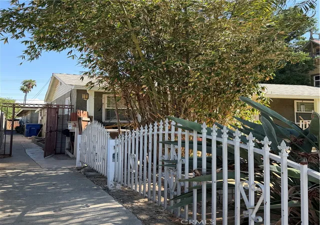 Listing Photo 5 - Condo for sale in building located at 3040 Orange, Riverside, CA 92501