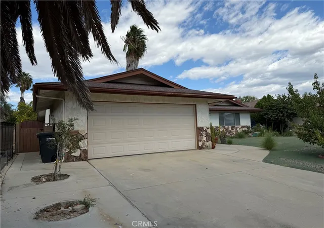 Photo 1 of Single family home for sale at 672 Central Ave W, Hemet, CA 92543 | MLS# SW26212354 | Listing updated on 2026-09-30