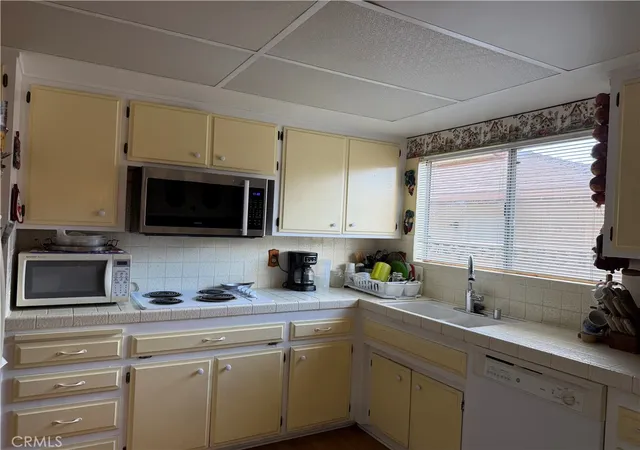 Photo 4 of Single family home for sale at 672 Central Ave W, Hemet, CA 92543 | MLS# SW26212354 | Listing updated on 2026-09-30