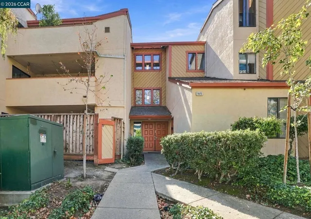 Listing Photo 1 - Condo for sale in building located at 1670 Clayton Rd, Concord, CA 94520 - Unit #3