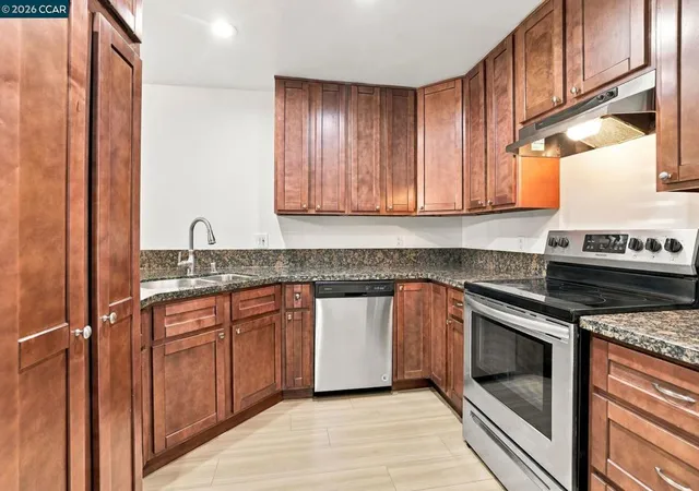 Listing Photo 2 - Condo for sale in building located at 1670 Clayton Rd, Concord, CA 94520 - Unit #3