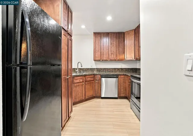Listing Photo 4 - Condo for sale in building located at 1670 Clayton Rd, Concord, CA 94520 - Unit #3